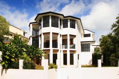 Property photo of 12 Saunders Place Wynnum QLD 4178