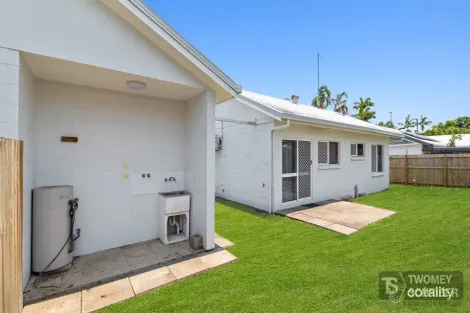 Property photo of 2/8 Seary Close Whitfield QLD 4870