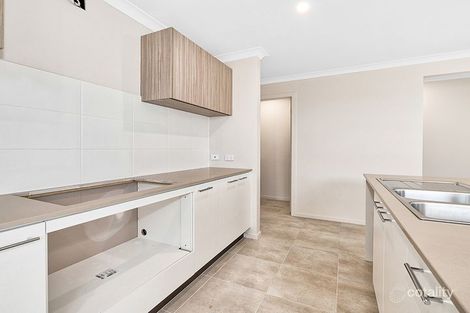 Property photo of 12 Midfield Way Clyde VIC 3978