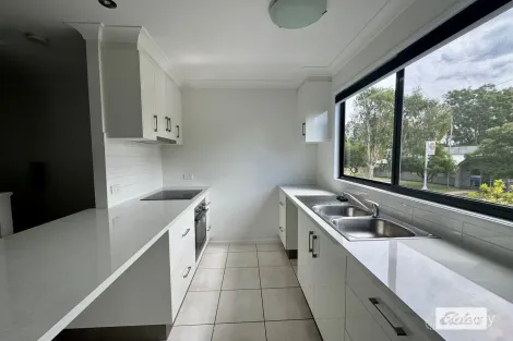 Property photo of 6/9 Cypress Drive Emerald QLD 4720