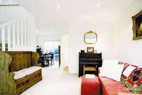 Property photo of 2/22 Holyrood Street Hampton VIC 3188