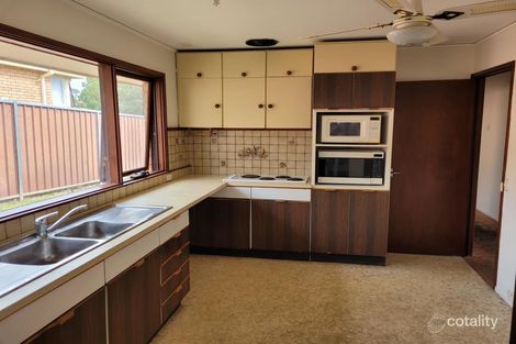 Property photo of 18 Jacaranda Avenue Bradbury NSW 2560