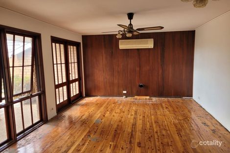 Property photo of 18 Jacaranda Avenue Bradbury NSW 2560