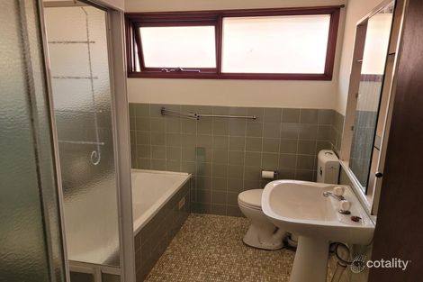 Property photo of 18 Jacaranda Avenue Bradbury NSW 2560