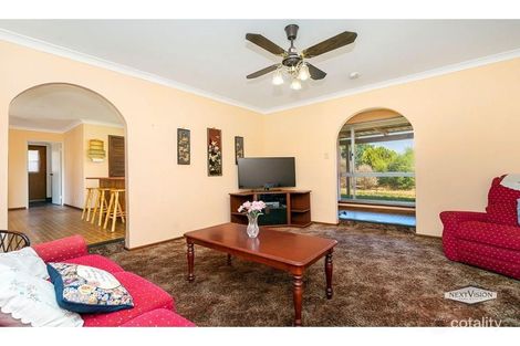 Property photo of 28 Fagence Way Thornlie WA 6108