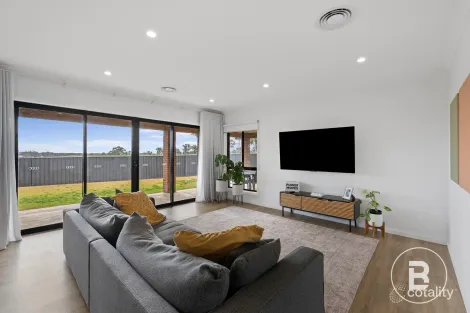 Property photo of 1 Bluestone Rise Axedale VIC 3551