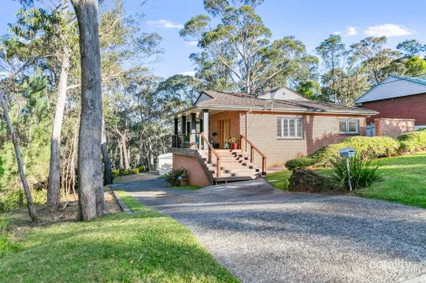 Property photo of 33 Seventh Avenue Katoomba NSW 2780
