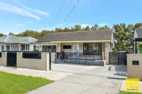 13 Amalfi St, Lurnea, NSW 2170