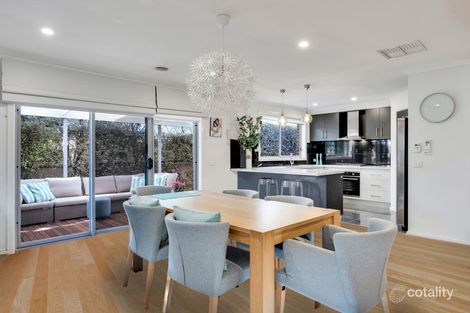 Property photo of 2/8 Kassan Gardens Endeavour Hills VIC 3802