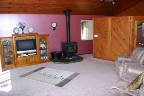 Property photo of 43 Karoola Crescent Surfside NSW 2536