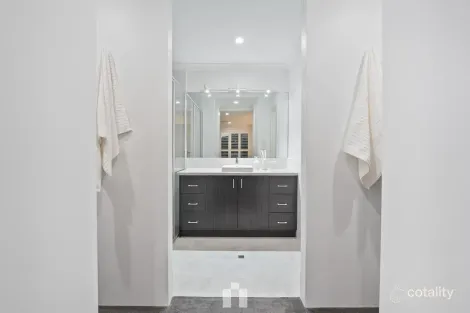 Property photo of 14 Platinum Street Treeby WA 6164