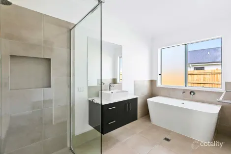 Property photo of 18 North Lakes Circuit Burrum Heads QLD 4659