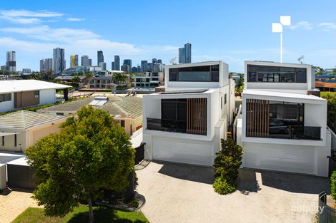 2/11 BEVERLEY CRES, BROADBEACH WATERS, QLD 4218