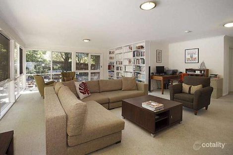 Property photo of 16 Cumberland Avenue Balwyn North VIC 3104