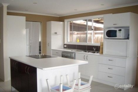 10 Benalla St, Warana, QLD 4575