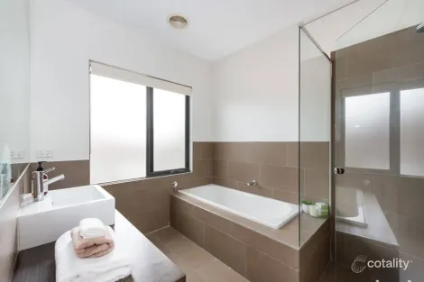 Property photo of 1/27 Surrey Street Box Hill South VIC 3128