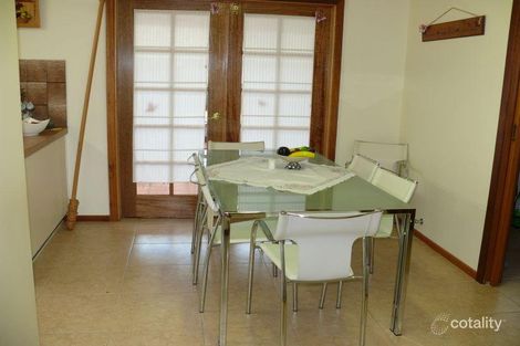 Property photo of 1 Callistemon Court Lucknow VIC 3875