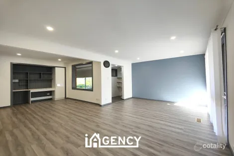 Property photo of 10 Singleton Drive Endeavour Hills VIC 3802