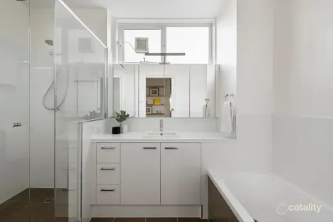 Property photo of 8/16 Woorigoleen Road Toorak VIC 3142