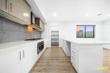 Property photo of 12 Romulus Crescent Cranbourne West VIC 3977