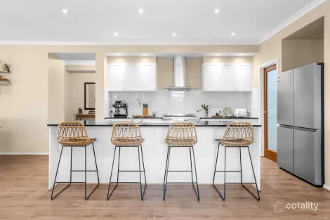 Property photo of 13 Pearce Court Gisborne VIC 3437