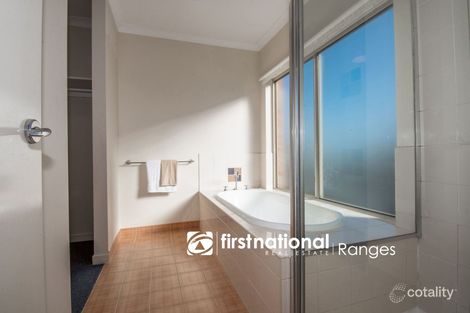 Property photo of 25 Monbulk Crescent Rowville VIC 3178