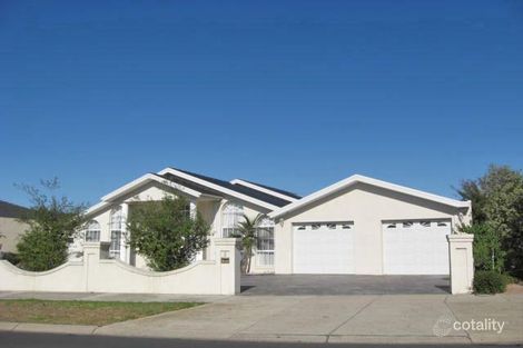 3 Mccubbin Dr, Taylors Lakes, VIC 3038