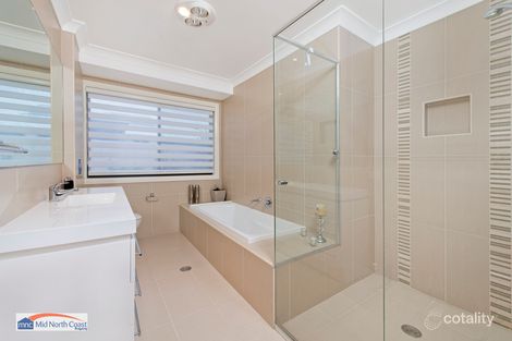 Property photo of 24 Northwind Crescent Bonny Hills NSW 2445