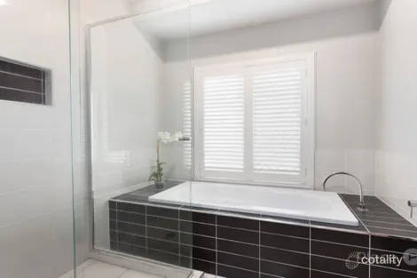 Property photo of 32 Wentworth Court Karalee QLD 4306