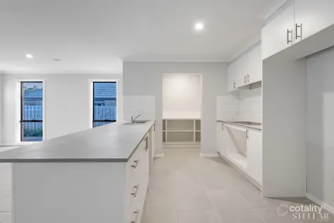 Property photo of 29 Goldshine Crescent Drouin VIC 3818