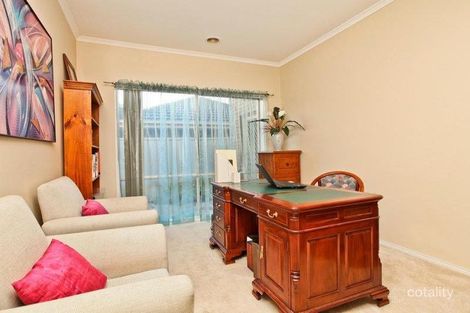 Property photo of 20 Netherton Place Caroline Springs VIC 3023