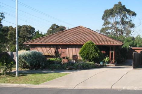 2 Larwood Cl, Avondale Heights, VIC 3034