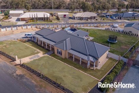 Property photo of 14 Robindale Court Robin Hill NSW 2795