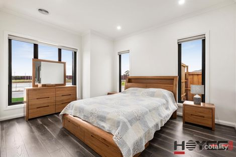 24 Wingfield Dr, Thornhill Park, VIC 3335