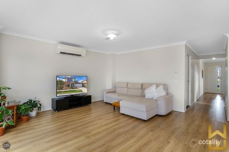 Property photo of 33 Charlwood Promenade Werribee VIC 3030
