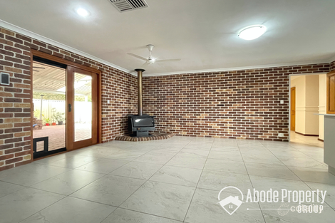 Property photo of 11 Parakeela Grove Maddington WA 6109