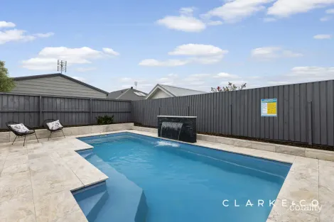 Property photo of 39 Seasons Circuit Chisholm NSW 2322