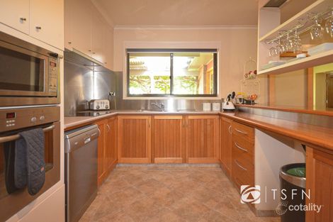 Property photo of 16 Naranghi Drive Strathdale VIC 3550