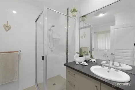 Property photo of 5 Panorama Court Glen Eden QLD 4680