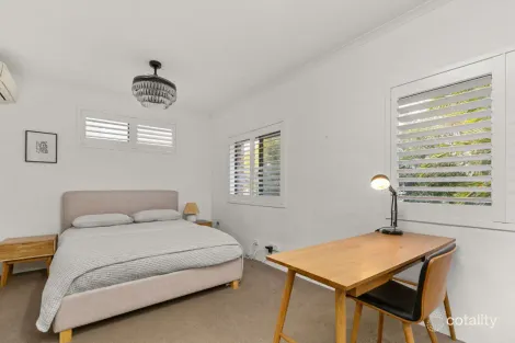 Property photo of 1/16 Wellington Road Red Hill QLD 4059