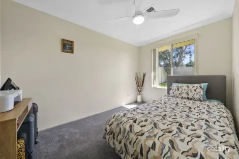 Property photo of 44 Larapinta Crescent St Helens Park NSW 2560