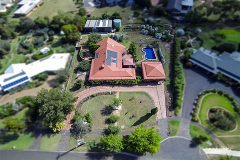 Property photo of 5 John Ball Place Werribee VIC 3030