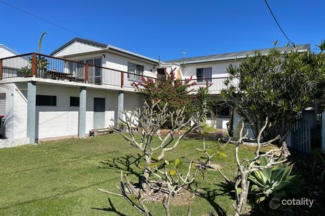 Property photo of 32 Honeysuckle Street Brooms Head NSW 2463