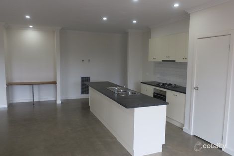 Property photo of 11 Keewong Drive Strathfieldsaye VIC 3551