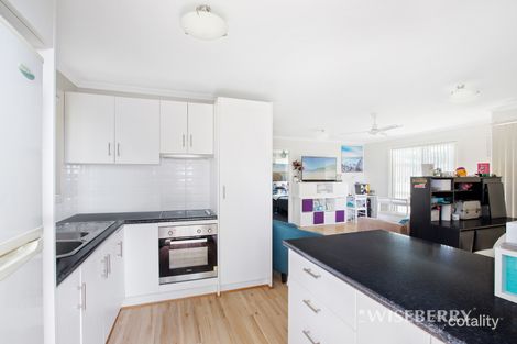 39/39a Gorokan Dr, Lake Haven, NSW 2263