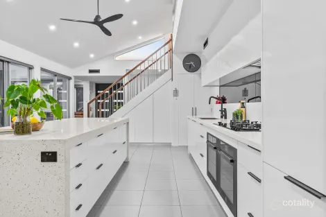 Property photo of 8 Narracan Close Caroline Springs VIC 3023