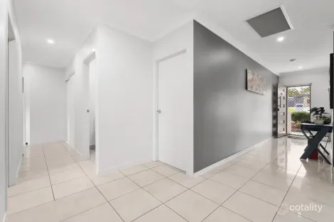 Property photo of 33 Galligan Way Goodna QLD 4300