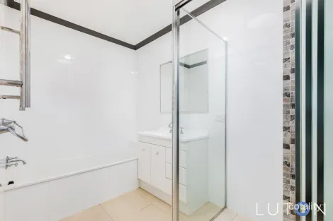 Property photo of 41 Alec Hope Crescent Franklin ACT 2913