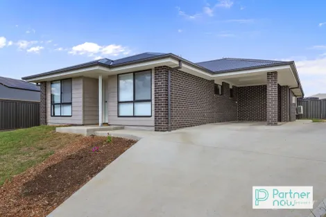 Property photo of 2/27 Evesham Circuit North Tamworth NSW 2340