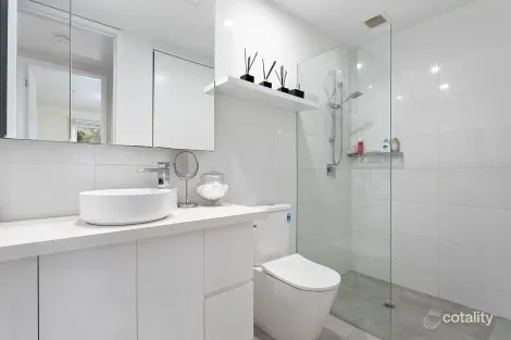 Property photo of 10/220 Barkly Street St Kilda VIC 3182